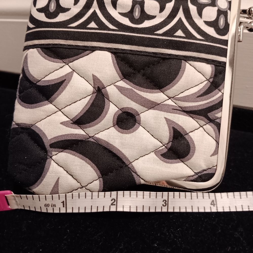 Vera Bradley, Elegant Black and White Quilted WALLET NWOT - Picture 3 of 9